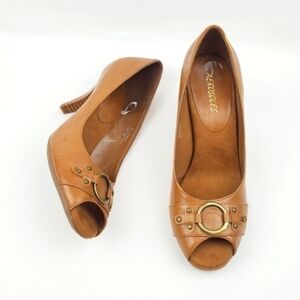 Aerosoles Luxurious tan peep toe heel pumps size 8M